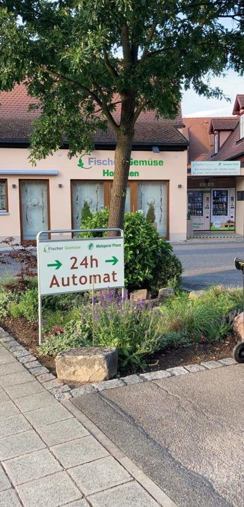 Zum Wurstautomat der Metzgerei Pfann